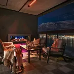 Premium Penthouse Sea & Mountain View In 2-bathrooms, Free Parking In Garage *