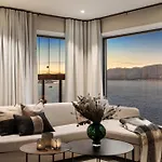 Premium Penthouse Sea & Mountain View In 2-bathrooms, Free Parking In Garage * ترومسو