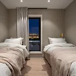 Premium Penthouse Sea & Mountain View In 2-bathrooms, Free Parking In Garage * ترومسو