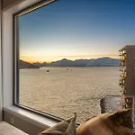Premium Penthouse Sea & Mountain View In 2-bathrooms, Free Parking In Garage *