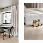 Apartman Premium Penthouse Sea & Mountain View In 2-bathrooms, Free Parking In Garage *