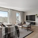 Premium Penthouse Sea & Mountain View In 2-bathrooms, Free Parking In Garage *