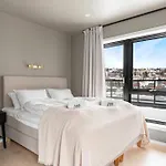 Apartman Premium Penthouse Sea & Mountain View In 2-bathrooms, Free Parking In Garage Tromsø