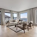 Premium Penthouse Sea & Mountain View In 2-bathrooms, Free Parking In Garage *