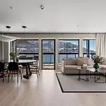 Premium Penthouse Sea & Mountain View In 2-bathrooms, Free Parking In Garage شقة *