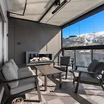 Premium Penthouse Sea & Mountain View In 2-bathrooms, Free Parking In Garage Apartment Tromso