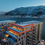 Premium Penthouse Sea & Mountain View In 2-bathrooms, Free Parking In Garage * Tromso