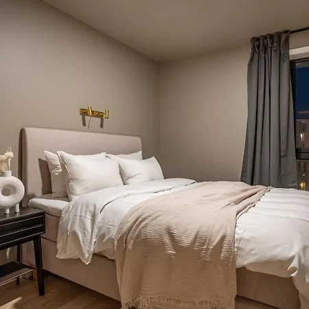 Premium Penthouse Sea & Mountain View In 2-bathrooms, Free Parking In Garage