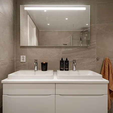 Premium Penthouse Sea & Mountain View In 2-bathrooms, Free Parking In Garage