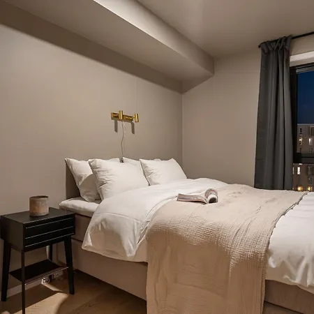 Premium Penthouse Sea & Mountain View In 2-bathrooms, Free Parking In Garage Тромсё