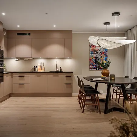 Premium Penthouse Sea & Mountain View In 2-bathrooms, Free Parking In Garage Apartment