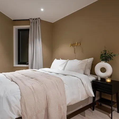 Premium Penthouse Sea & Mountain View Apartment