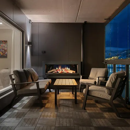 Premium Penthouse Sea & Mountain View Apartment