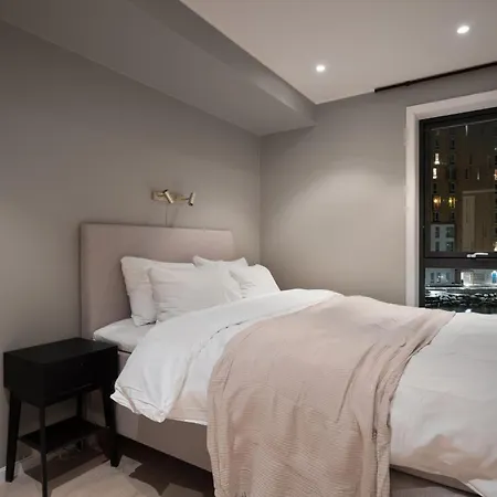Premium Penthouse Sea & Mountain View In 2-bathrooms, Free Parking In Garage *