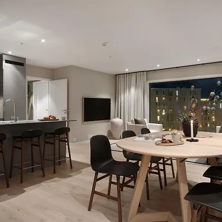 Premium Penthouse Sea & Mountain View In 2-bathrooms, Free Parking In Garage Tromso