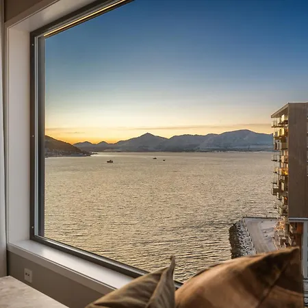 Apartment Premium Penthouse Sea & Mountain View In 2-bathrooms, Free Parking In Garage