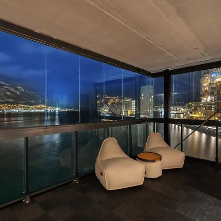 Апартаменты Premium Penthouse Sea & Mountain View In 2-bathrooms, Free Parking In Garage Тромсё