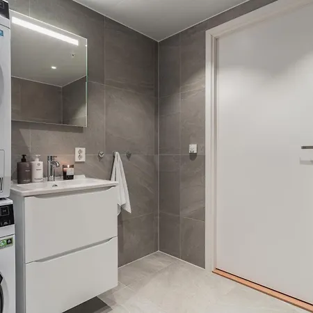 Premium Penthouse Sea & Mountain View In 2-bathrooms, Free Parking In Garage
