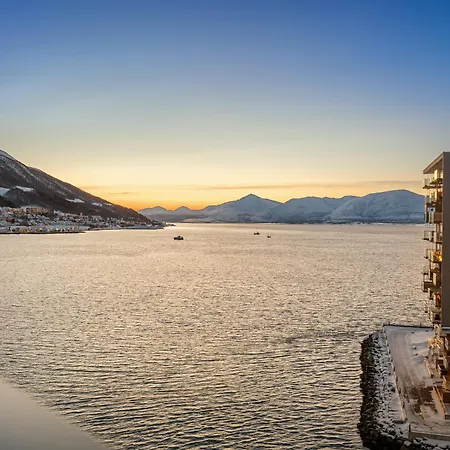 Premium Penthouse Sea & Mountain View In 2-bathrooms, Free Parking In Garage * Τρόμσο