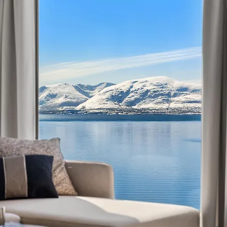 Premium Penthouse Sea & Mountain View In 2-bathrooms, Free Parking In Garage Apartment Tromso