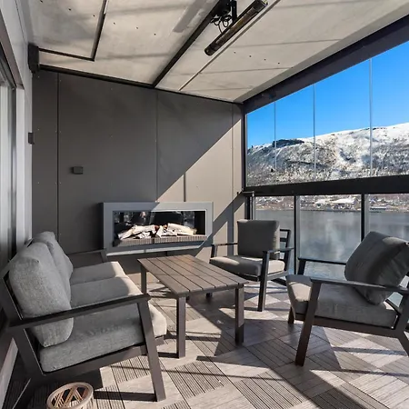 Premium Penthouse Sea & Mountain View In 2-bathrooms, Free Parking In Garage Apartman Tromsø
