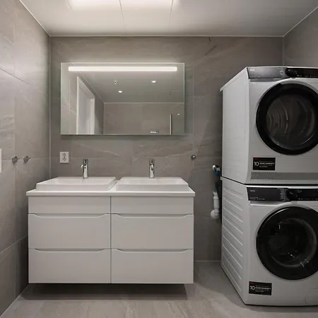 Premium Penthouse Sea & Mountain View In 2-bathrooms, Free Parking In Garage Tromso