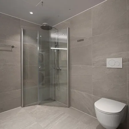 Apartment Premium Penthouse Sea & Mountain View In 2-bathrooms, Free Parking In Garage Tromso