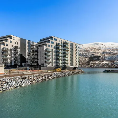 Premium Penthouse Sea & Mountain View In 2-bathrooms, Free Parking In Garage Apartment Tromso