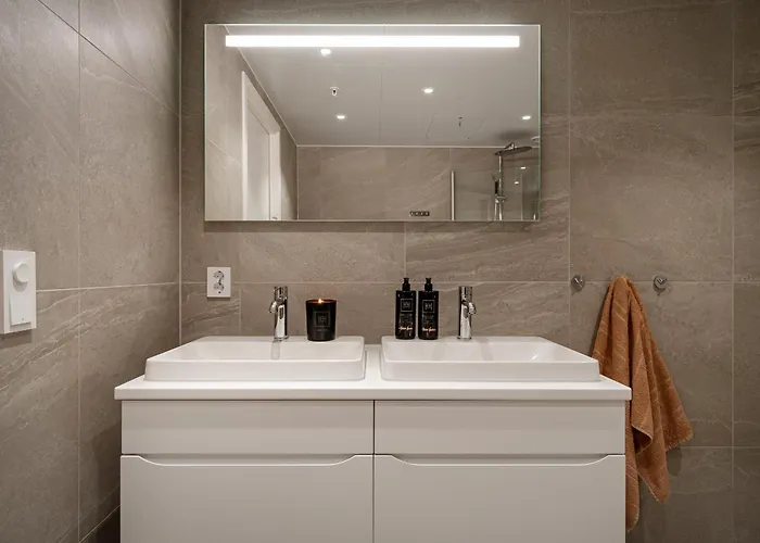 Premium Penthouse Sea & Mountain View In 2-bathrooms, Free Parking In Garage