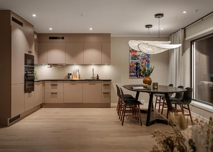Premium Penthouse Sea & Mountain View In 2-bathrooms, Free Parking In Garage Apartment