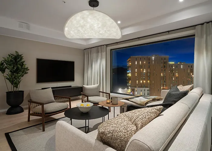 Premium Penthouse Sea & Mountain View In 2-bathrooms, Free Parking In Garage Apartment Tromsø