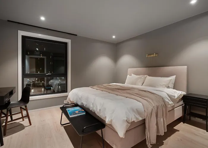 Premium Penthouse Sea & Mountain View In 2-bathrooms, Free Parking In Garage Apartment *
