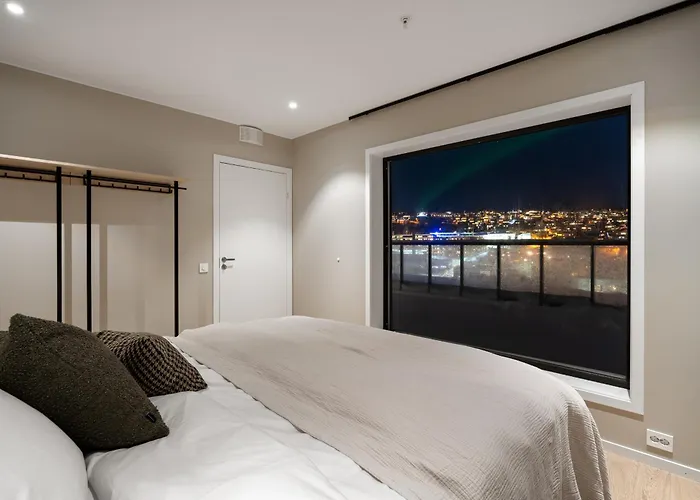 Premium Penthouse Sea & Mountain View In 2-bathrooms, Free Parking In Garage