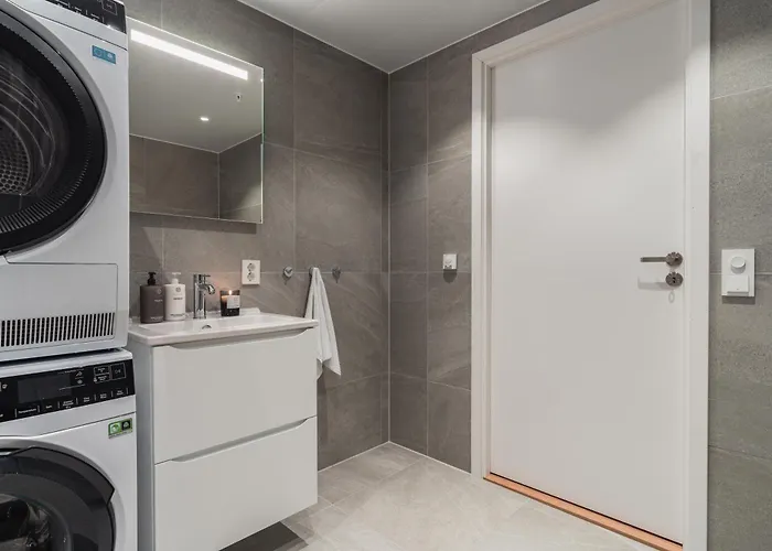 Premium Penthouse Sea & Mountain View In 2-bathrooms, Free Parking In Garage