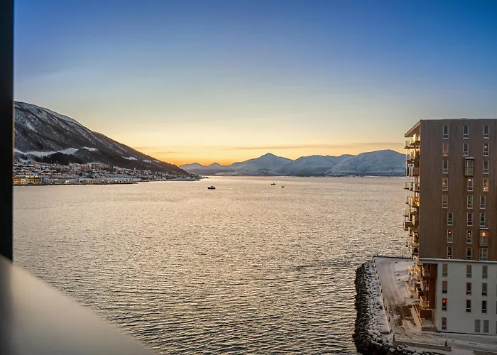 Premium Penthouse Sea & Mountain View In 2-bathrooms, Free Parking In Garage * Tromsø