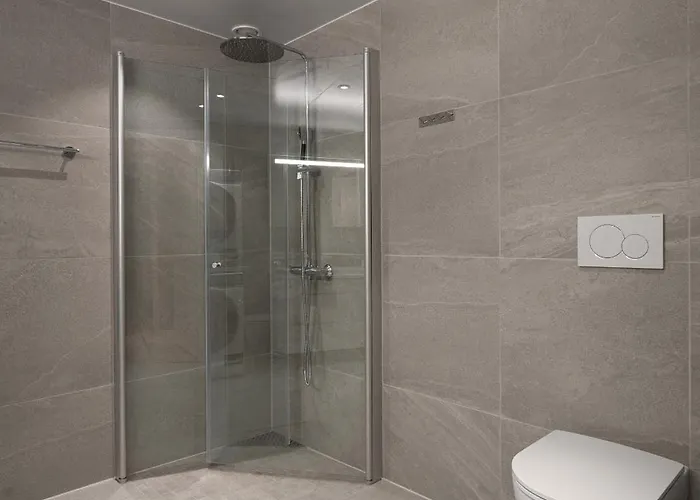 Apartment Premium Penthouse Sea & Mountain View In 2-bathrooms, Free Parking In Garage Tromsø