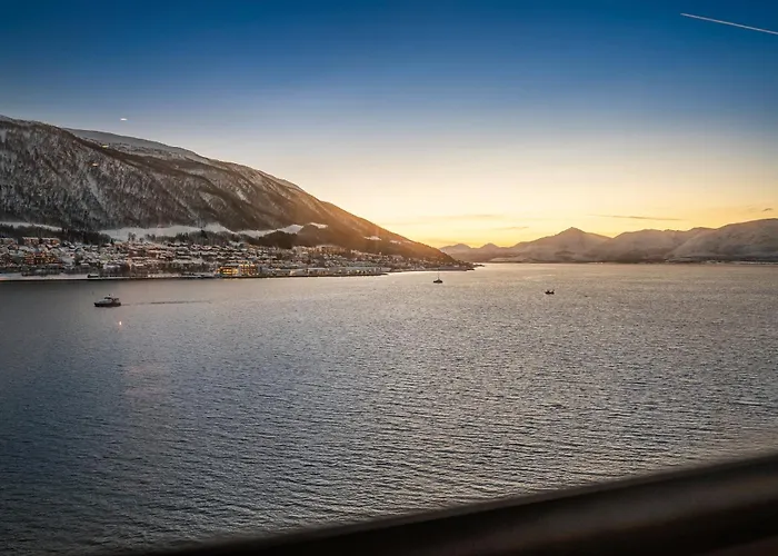 Premium Penthouse Sea & Mountain View In 2-bathrooms, Free Parking In Garage Apartment *